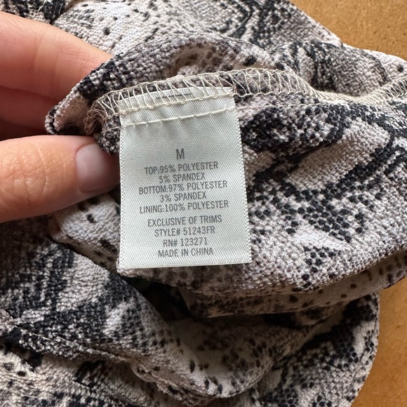 Francesca’s collections Simone Snake Print Fall Romper - Picture 5 of 6